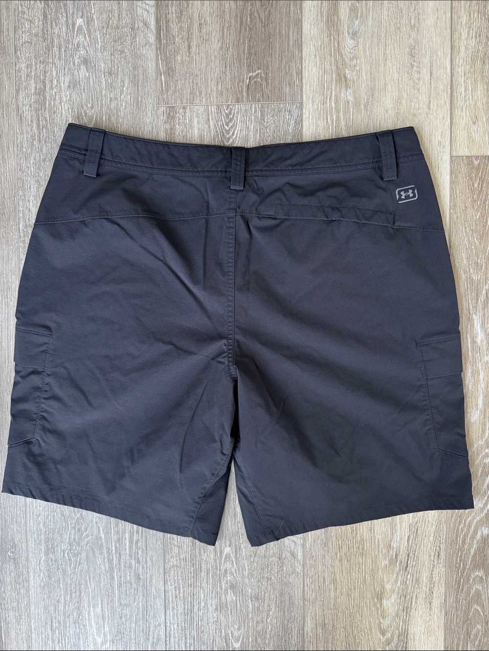 Under Armour Men's Black Cargo Shorts - Lightweight Active Wear - Picture 3 of 3